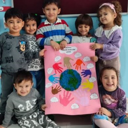 🌍 El İzleriyle Dünya Dostluğu