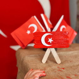 Bayrak; bir milletin onuru, geçmişi ve geleceğidir.