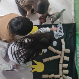 "GEMS Projemizde Bugün :Dinozorların Gizemli Dünyasını Keşfediyoruz. !