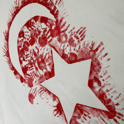 Minik Ellerde Devleşen Bir Sevgi: Al Yıldızın İzinde!