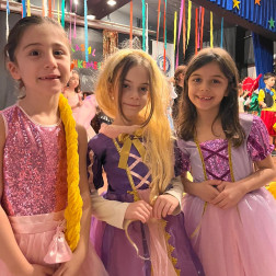 🎭 Masal Kahramanları Sahnede! 🌟