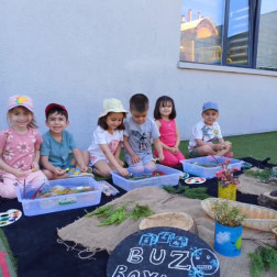 ❄️ Renklerin Buzla Dansı: Duyusal Keşif Atölyemiz!