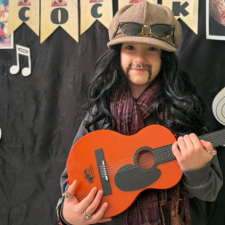 AYIN ÜNLÜSÜ BARIŞ MANÇO