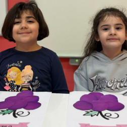 🍇 Üstün Yetenekli "Ü" Sesi Sahnede! 🎸✨