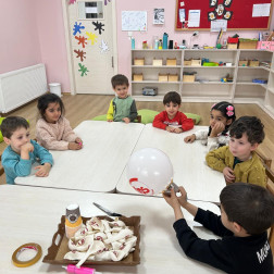 🎈 Küçük Eller, Büyük Keşifler: Bugün Sınıfımızda Neler Oldu?