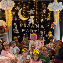✨ Yıldızların Altında En Tatlı Uyku: Pijama Partisi! ✨