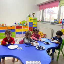 Küçük Eller Büyük Başarılar