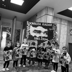 Atatürk’ü Anıyor ve Anlıyoruz