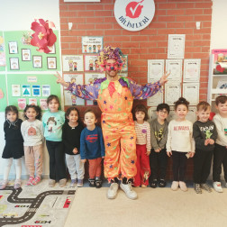 Eğlenceli Kostüm Etkinliği ile Yaratıcılık Gelişimi