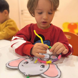 🐘 Küçük Eller, Büyük Beceriler: Renkli Hortumlar İş Başında!