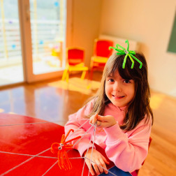 Renkli Çubuklarla Geometrik Şekiller Etkinliği