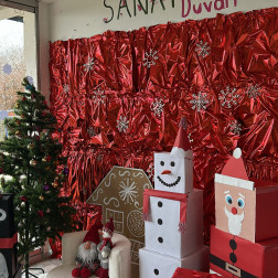 Sanat Duvarımızda Yılbaşı Temalı Yaratıcı Çalışmalar