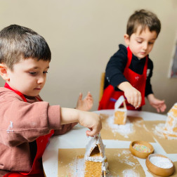 Minik Ellerle Tatlı Evler Tasarlıyoruz