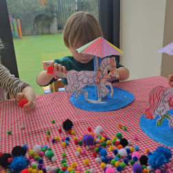 🎠 Renkli Atlıkarıncalar ve Küçük Sanatçıların Dünyası!