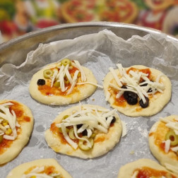 Minik Şefler İtalya Mutfağında: Pizza Günümüz!