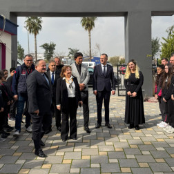 Seyhan Kaymakamı Sayın Ekrem İnci, okulumuzda düzenlenen Çanakkale Savaş Objeleri ve Fotoğraf Sergisini ziyaret etti.