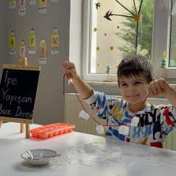 İpe Yapışan Buz Deneyi: Minik Bilim İnsanları İş Başında!