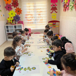 Kesme-Yapıştırma Sanat Etkinliği