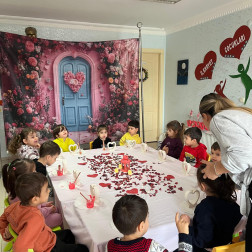 Sevgi ve Paylaşma Temalı Sınıf Etkinliği