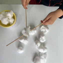 Minik Ellerle Eğlenceli Duyusal Etkinlik