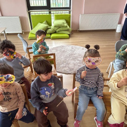 Renkli Maskeler, Mutlu Yüzler: Yaratıcılığımızı Konuşturuyoruz!