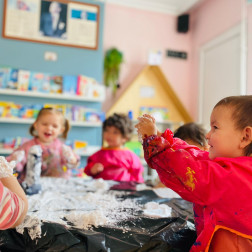 Mutluluğun Formülü: Biraz Köpük, Bolca Kahkaha!