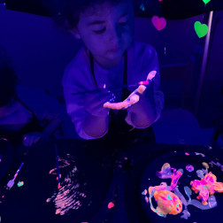 Glow Atölye: Işık ve Yaratıcılık Dünyası