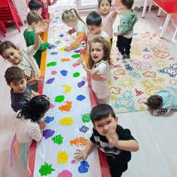 Çılgın Renkler Etkinliği: Renklerle Eğlence Zamanı