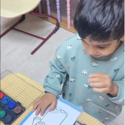 Minik Tasarımcılar İş Başında: Renklerle Giysileri Tanıyoruz!