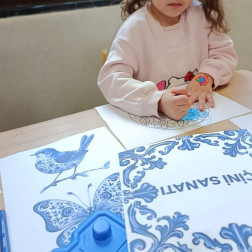 Gelenekselden Moderne: Minik Ellerde Çini Sanatı ve Mandala Buluşması