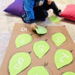 Minik Ellerde Sayıların Dansı: Eğlenceli Yaprak Eşleştirme Etkinliği