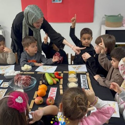 Minik Gurmeler İspanya Mutfağını Keşfediyor: Eğlenceli Bir Beslenme Yolculuğu