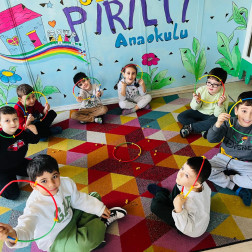 Pırıltı Anaokulu’nda Renkler ve Geometriyle Eğlenceli Bir Gün!