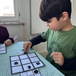 Minik Nefeslerle Büyük Başarılar: Okul Öncesinde Dikkat ve Koordinasyon Oyunları