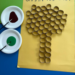 Atık Materyallerle Sanat: Minik Ellerden "Orman Haftası" Ağacı