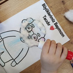 Minik Kalplerden Büyüklerimize Sevgi: Yaşlılar Haftası Etkinliğimiz!