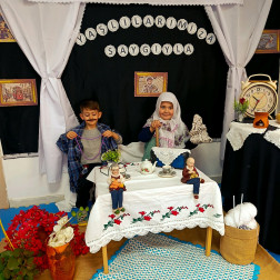 Minik Kalplerden Büyüklerimize Sevgi