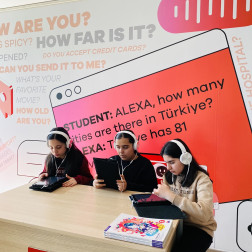 YAPAY ZEKA DESTEKLİ İNGİLİZCE SINIFI