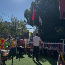 Bahçemizde Müzik var