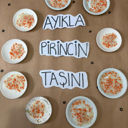 Minik Eller İş Başında: Ayıkla Pirincin Taşını!