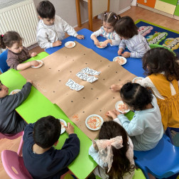 Minik Eller İş Başında: Ayıkla Pirincin Taşını!