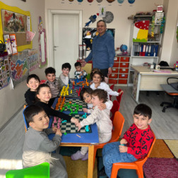 Küçük Hamleler, Büyük Hayaller: Anaokulumuzda Satranç Heyecanı!