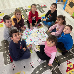 Küçük Ellerin Büyük Sanatı: Birlikte Üretmenin Mutluluğu
