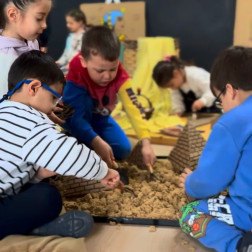 🌍 Her Ay Bir Ülkeyi Keşfediyoruz!