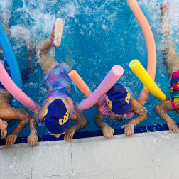 Küçük Kulaçlarla Büyük Geleceğe: Çocuklar İçin Yüzme Eğitimi