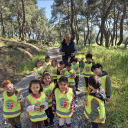Minik Adımlarla Doğayı Keşfediyoruz: Orman Okulu Heyecanı!
