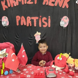 Minik Kalplerden "Kırmızı Renk Partisi" Coşkusu!