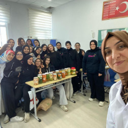 Geleceğin Şeflerinden Geleneksel Lezzetler: Okulumuzda Turşu Kurma Etkinliği