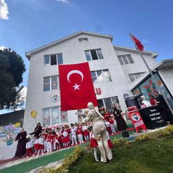 Geleceğin Yıldızları Cumhuriyet Işığında Parlıyor: Okulumuzda Milli Bayram Coşkusu!