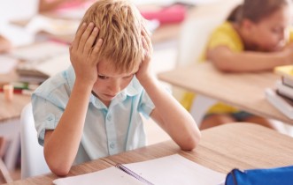 Okul Fobisi Nedir, Okul Fobisi Olan Çocuğa Nasıl Davranmalı?